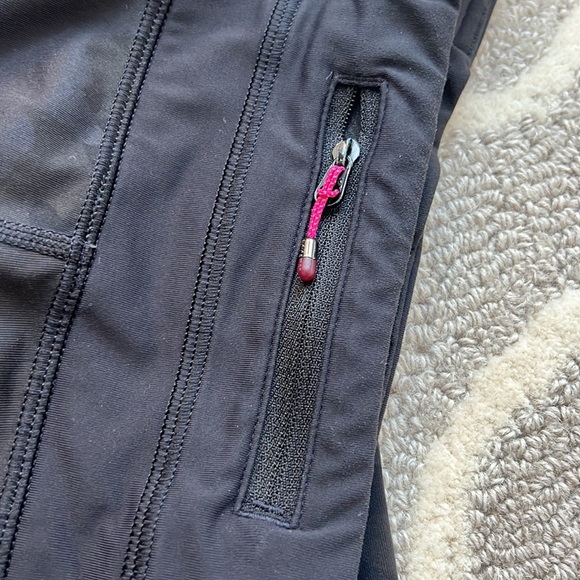 LULULEMON black camouflage leggings 25” - Picture 2 of 5